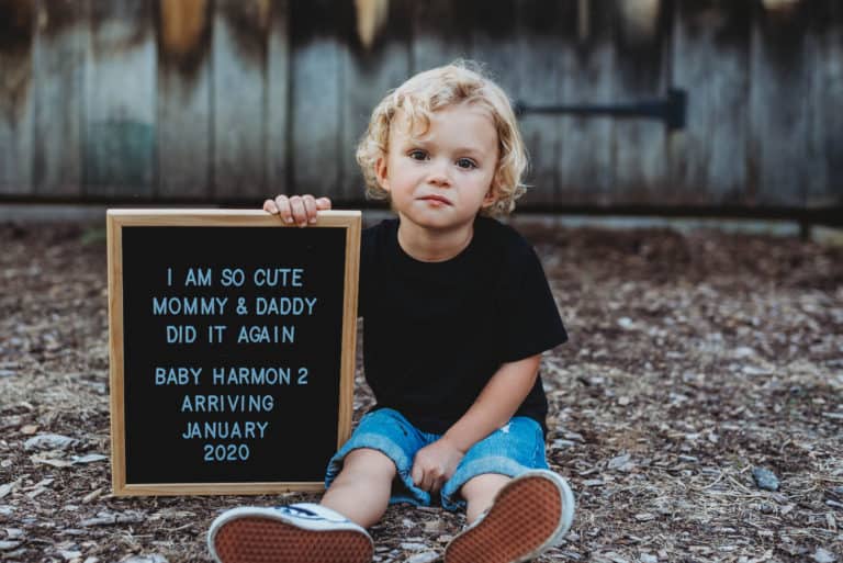 10 Simple and Cute Pregnancy Announcement Picture Ideas