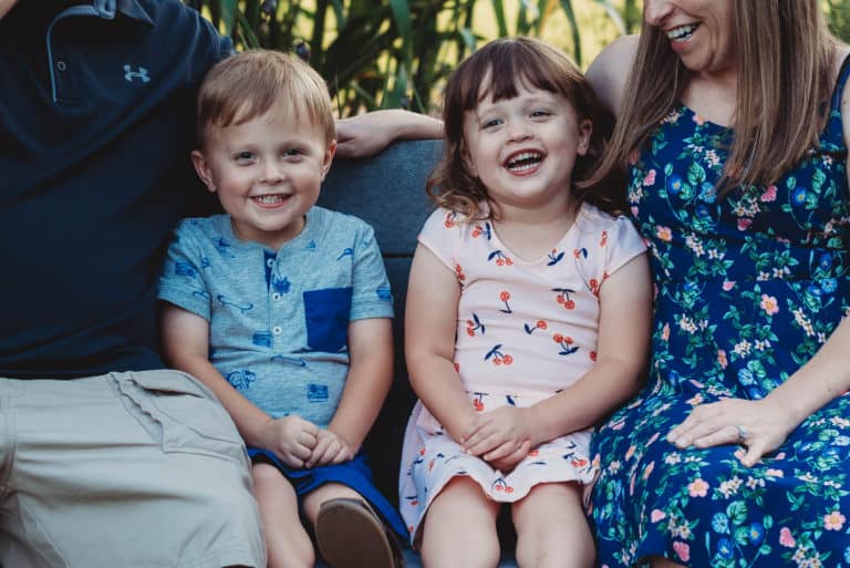 10 Photography Posing Prompts for Natural Family Photo Sessions